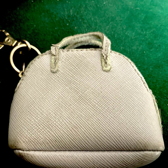 Literally little cute key bag / purse it great for kids - Picture 2 of 3